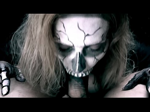❤️ Demon famke sûgje hoanne mei har swarte mûle en slikken cum. ❤ Porno by porno fy.pornofilmtv.ru ️❤